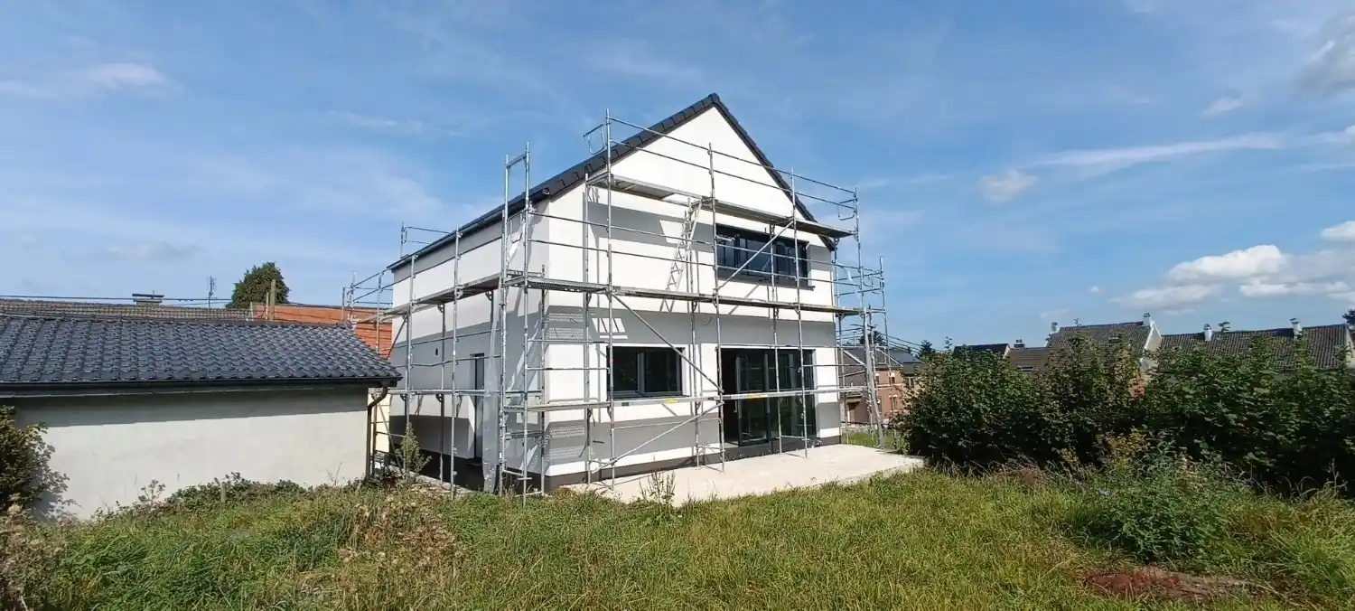 Intérieur moderne et sec après séchage Sechexpress – résultat final chantier Belgique